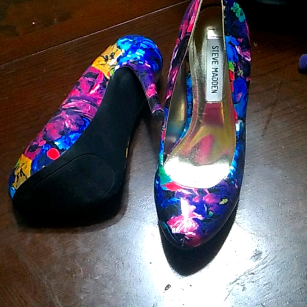 Heels - Picture 2 of 2